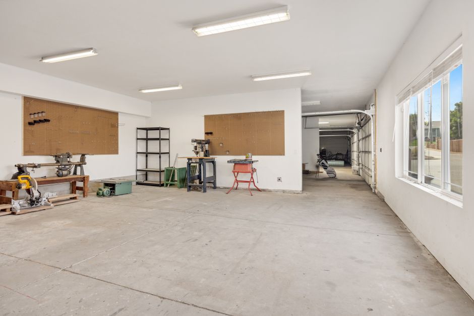 Garage interieurrenovatie met frisse zomerkleuren.