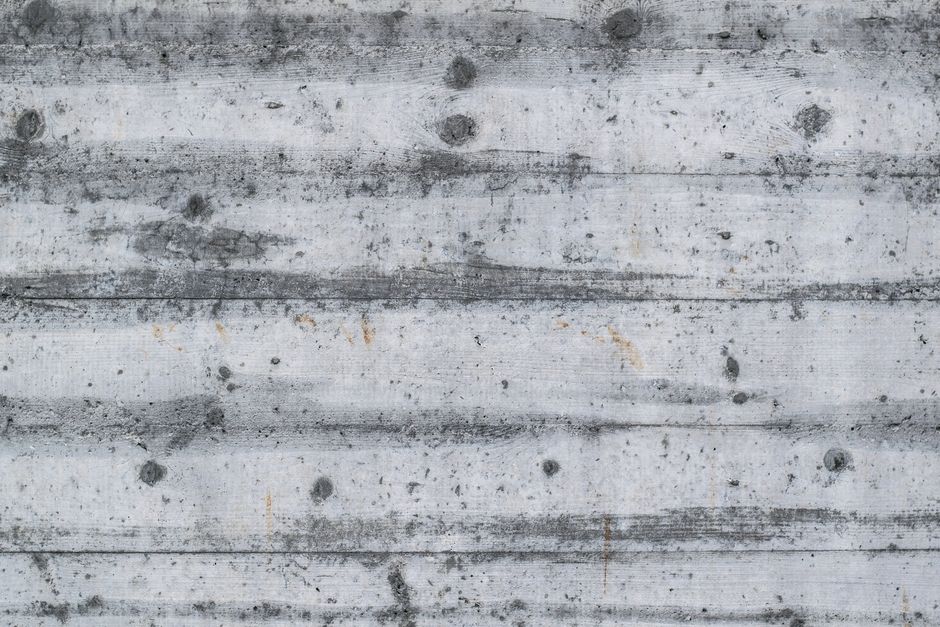 Minimalistische woonruimte met stijlvolle betoneffect muur. Minimalistische woonruimte met stijlvolle betoneffect muur.