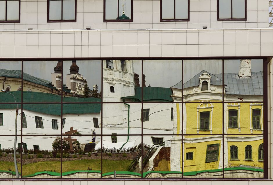 Kleurrijk glas-in-lood ontwerp slaapkamerraam. Kleurrijk glas-in-lood ontwerp slaapkamerraam.