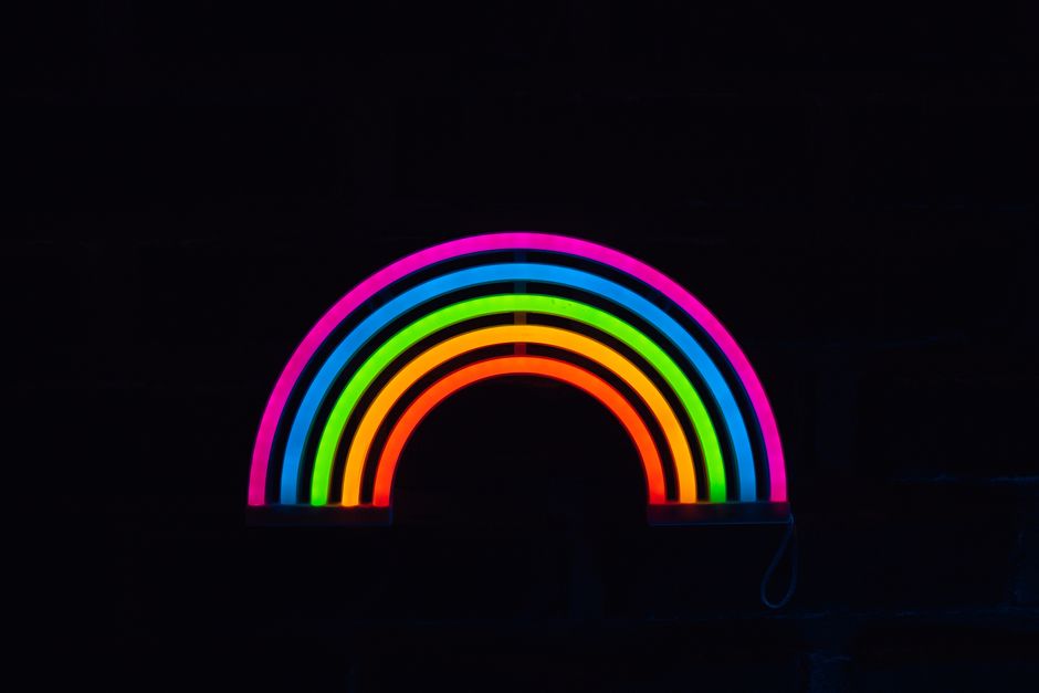 Nieuwe kleurenexplosie: hoe regenboogverlichting je interieur verfrist